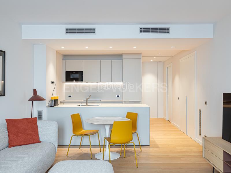 Foto 949c42d7-b00b-48bb-8b7f-5bbb7132aea7. Lloguer apartament amb calefacció aparcament piscina a Barcelona