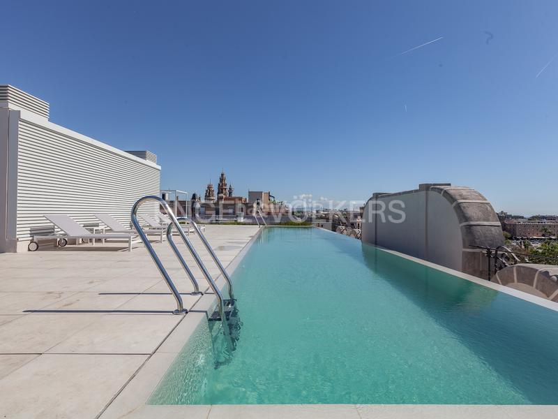 Foto b407cbd4-7c8b-46e9-b4fe-5f149815d7e5. Lloguer apartament amb calefacció aparcament piscina a Barcelona