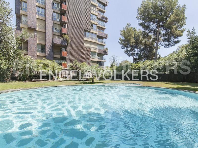 Foto e40d2c18-a9c1-4338-9b3c-1edbf1f39411. Piccolo appartamento con riscaldamento parcheggio piscina in Barcelona