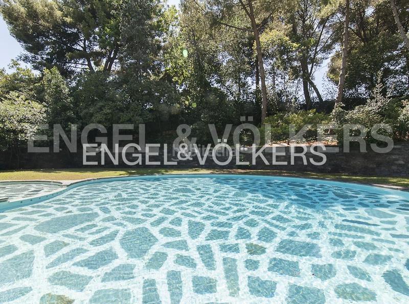 Foto f9ebc55b-ceb9-42ce-9784-0245b80ed357. Piccolo appartamento con riscaldamento parcheggio piscina in Barcelona