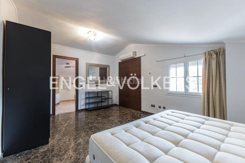 Foto 5c2524aa-264b-4ed8-a873-d91e3d48d69c. Lloguer casa amb calefacció aparcament piscina a Gavà