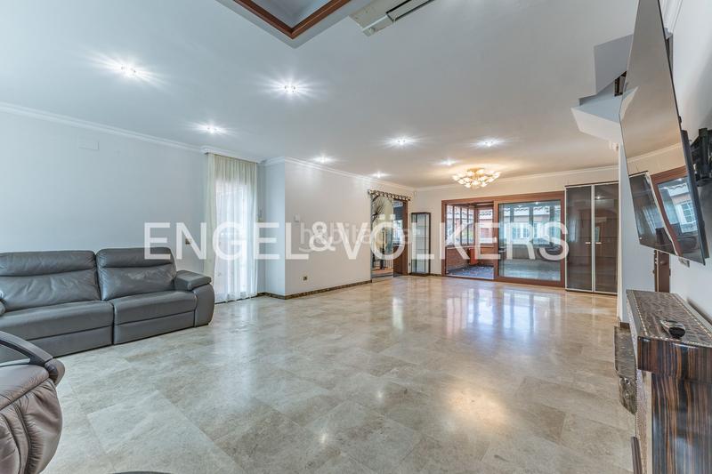 Foto a3b77bb1-b66b-4b18-a8e4-0fc920bb67c0. Lloguer casa amb calefacció aparcament piscina a Gavà