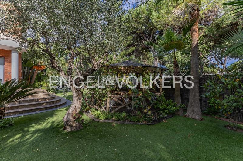 Foto a540680b-995b-48ef-ba8e-a1c5ef6c9860. Lloguer casa amb calefacció aparcament piscina a Gavà