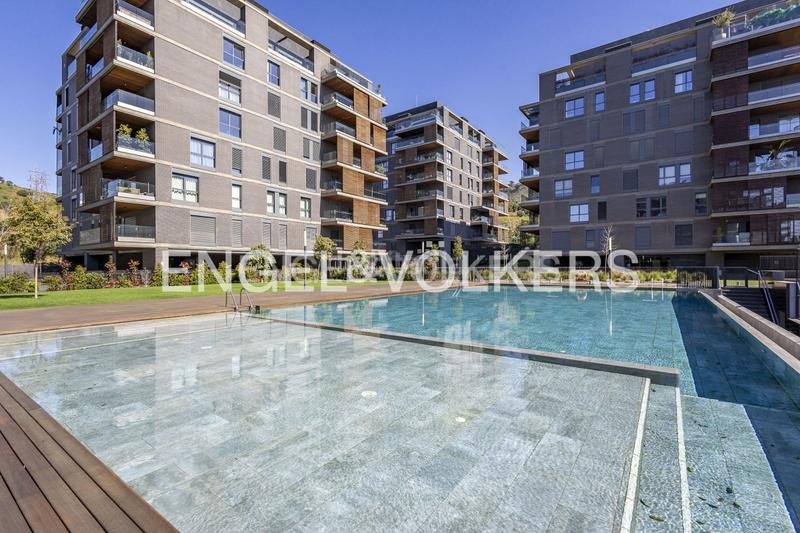 Foto aa2d28dd-c773-4bf1-8140-bbee7c37a196. Apartamento magnífico piso con piscina en Finestrelles en Esplugues de Llobregat
