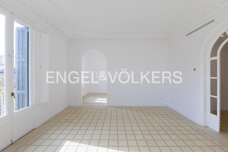 Foto 1d3f63ef-7f6d-46a0-a7db-548b9b601c58. Alquiler apartamento exclusivo piso reformado junto a paseo de gracia en Barcelona
