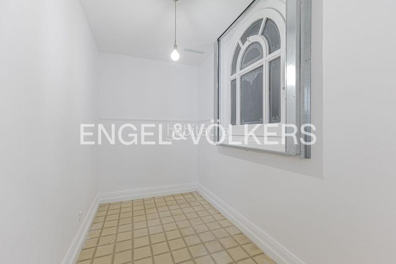Foto a6785c98-3edd-418a-b084-58798c1f5efa. Alquiler apartamento exclusivo piso reformado junto a paseo de gracia en Barcelona