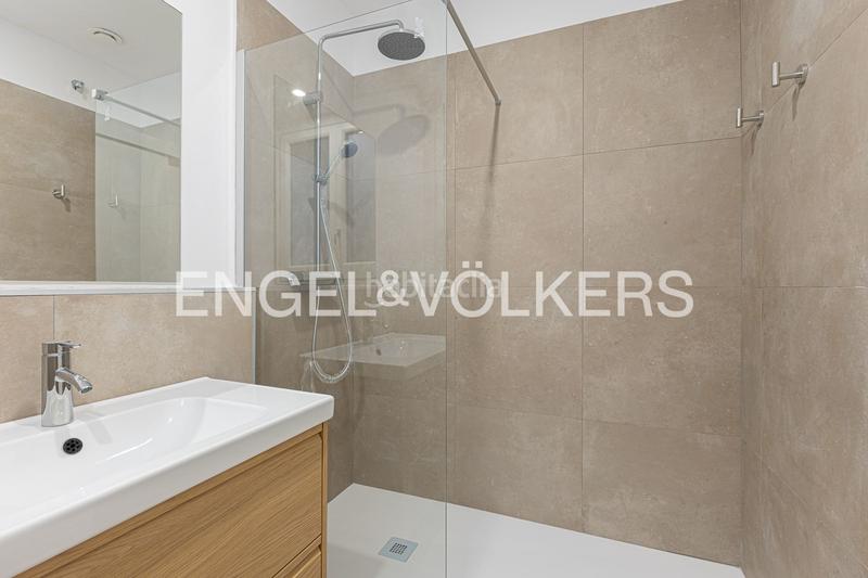 Foto c5fd8e56-f5ee-4153-aba0-ce11811f47a8. Alquiler apartamento exclusivo piso reformado junto a paseo de gracia en Barcelona