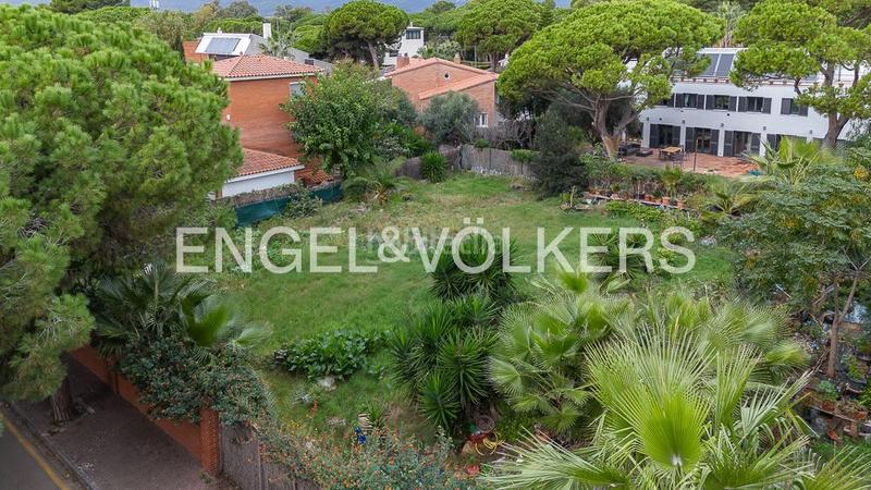 Foto 8d81a71c-f34f-499d-b4dd-5239f70841be. Terreno residencial inmejorable parcela en gavá mar en Gavà