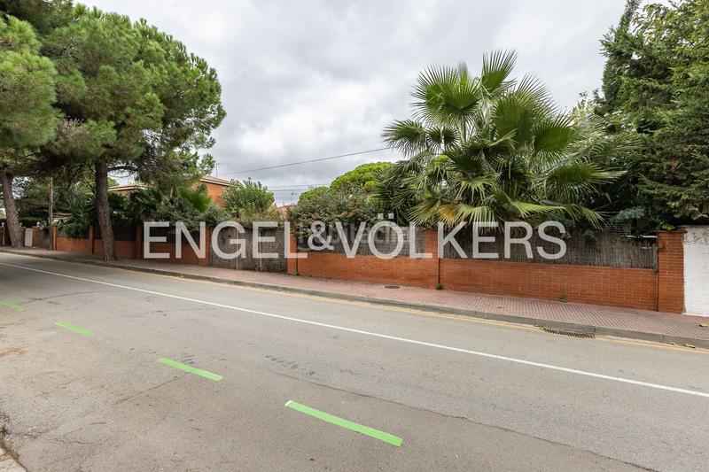 Foto cc62dcbc-f35c-4df7-9ff9-f1de61facbdd. Terreno residencial inmejorable parcela en gavá mar en Gavà