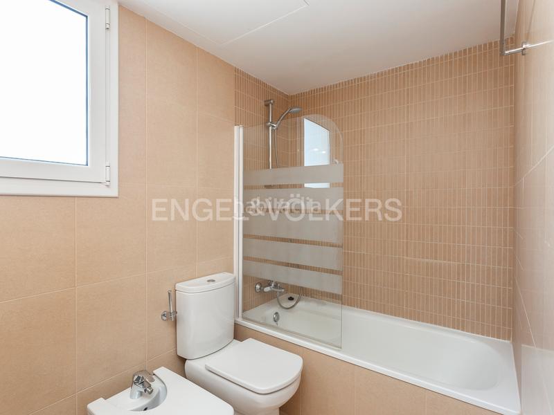 Foto 42344c3c-0995-47d9-9ab0-db4ecd63c0b1. Rent apartment with heating parking pool in Aiguadolç - Sant Sebastià Sitges