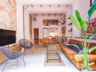 Rent Apartment in El Poble Sec - Parc de Montjuïc. Espectacular piso