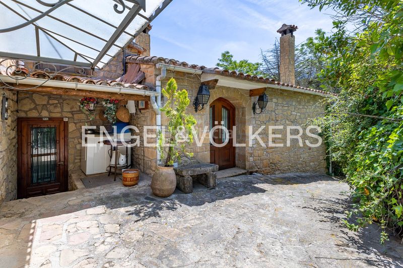 Foto 89aed2a9-1e83-4377-938a-e30850a7669e. Masia amb calefacció aparcament a Bruc (El)