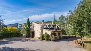Mas à Bigues i Riells del Fai. Finca rústica con dos viviendas, piscina y jardines en el vallès