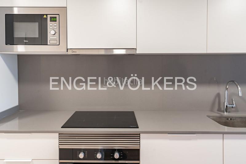 Foto 08274e57-9095-4253-9da0-1762189cae36. Alquiler estudio elegancia y modernidad en el emblemático edificio torre barceló en Mataró