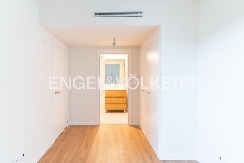 Foto 0b9c69d1-abc9-4920-b272-073fc1f5a833. Alquiler estudio elegancia y modernidad en el emblemático edificio torre barceló en Mataró