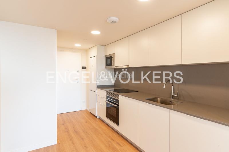 Foto 4108e143-09a8-472a-9312-22743c5dc6a4. Alquiler apartamento elegancia y modernidad en el emblemático edificio torre barceló en Mataró