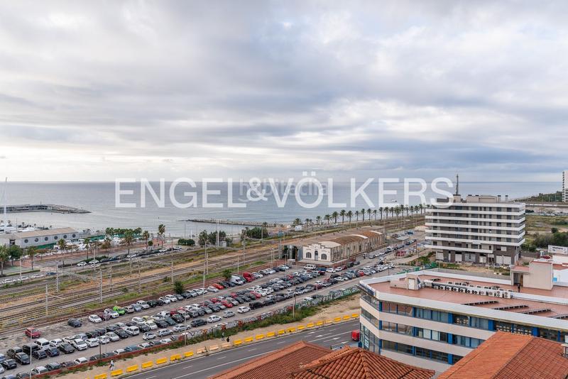 Foto 891044c2-26ae-4739-96ab-1a908bb49045. Alquiler estudio elegancia y modernidad en el emblemático edificio torre barceló en Mataró