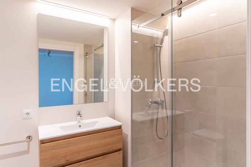 Foto e04788be-8938-41ed-8c71-20a0a100f854. Alquiler estudio elegancia y modernidad en el emblemático edificio torre barceló en Mataró