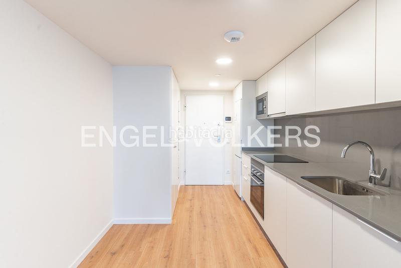 Foto ef7031b2-671a-41fe-80c6-1e9e04e8bd9b. Alquiler estudio elegancia y modernidad en el emblemático edificio torre barceló en Mataró