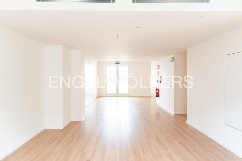 Foto fba1d7e2-5534-49ba-8c5d-13cab2623a96. Alquiler estudio elegancia y modernidad en el emblemático edificio torre barceló en Mataró