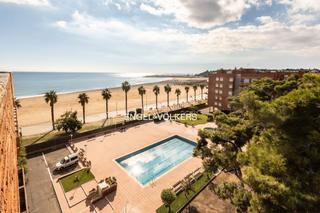 Attique à Platja de la Paella. Espectacular ático con vistas al mar y solárium