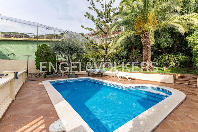 Foto 219b9f18-988b-4d3a-bb93-a856347dbab0. Casa amb calefacció aparcament piscina a El Poal Castelldefels