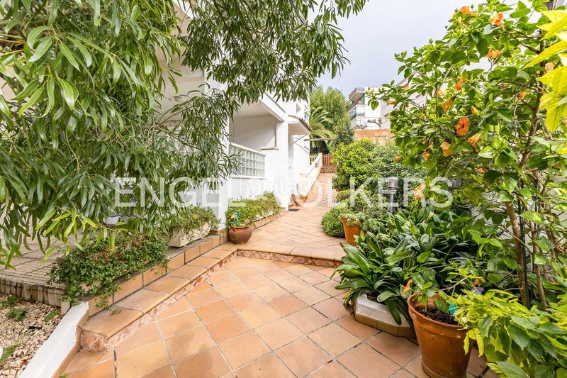 Foto 8ee268c9-6ffe-44b2-8956-4955ed227a36. Casa amb calefacció aparcament piscina a El Poal Castelldefels