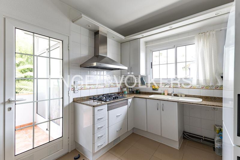 Foto c852dccc-2619-413a-ac4c-8b68d8400d8d. Casa amb calefacció aparcament piscina a El Poal Castelldefels