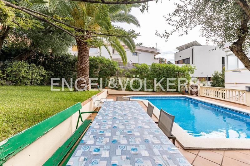 Foto d2c02c41-a65e-46ca-b750-d45258622d43. Casa amb calefacció aparcament piscina a El Poal Castelldefels