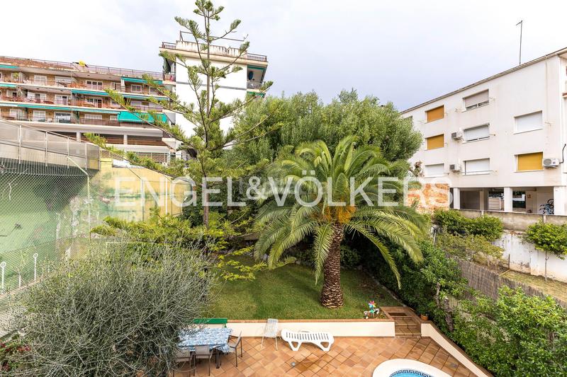 Foto d6739c14-3440-46e5-b6a7-9ec974dae6c1. Casa amb calefacció aparcament piscina a El Poal Castelldefels