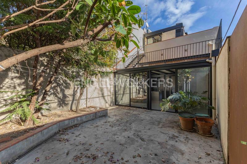 Foto 14106c9f-5512-454f-9055-c33a4c2d91fb. Alquiler casa  moderna con terraza en La Salut Barcelona