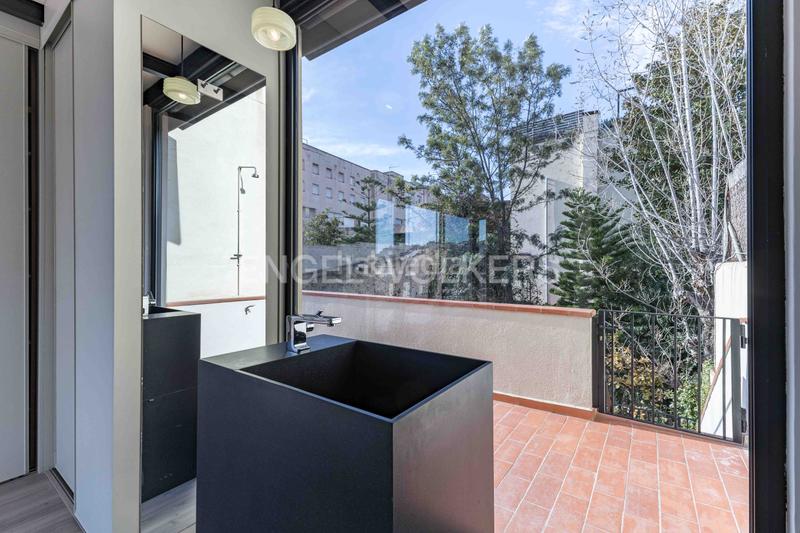 Foto 7721ba38-2db7-442b-8913-504288baf5e1. Alquiler casa  moderna con terraza en La Salut Barcelona