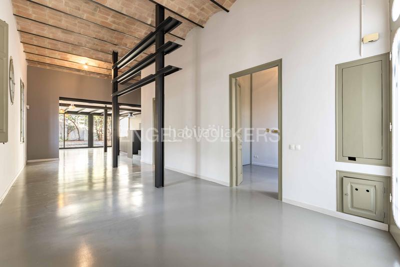 Foto 928171cb-112d-4250-888e-b7bcc9513ff4. Alquiler casa  moderna con terraza en La Salut Barcelona