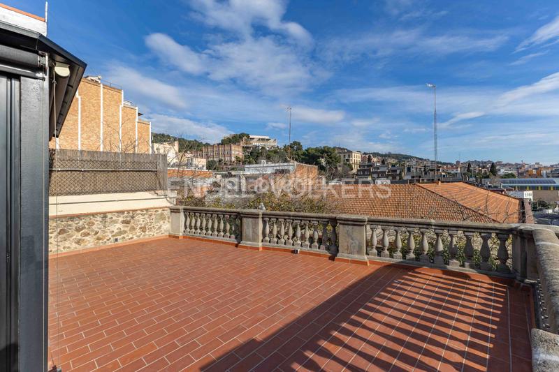 Foto c6093b77-5d84-40a0-9a64-7886f76486be. Alquiler casa  moderna con terraza en La Salut Barcelona