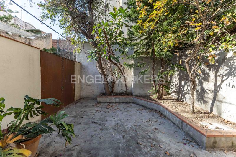 Foto eb4e028e-6e0c-4b80-96ca-effae1b95157. Alquiler casa  moderna con terraza en La Salut Barcelona