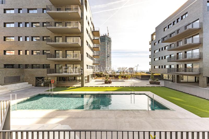 Foto 0e6f28ee-01fd-417b-8816-b78223a19d55. Affitto piccolo appartamento con riscaldamento parcheggio piscina in Esplugues de Llobregat