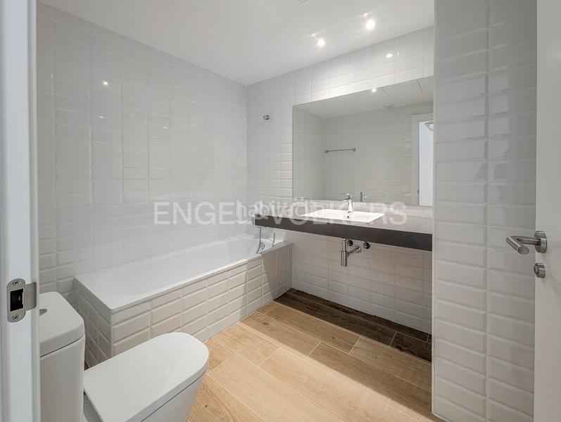 Foto 1687a31c-af92-44f8-a9fc-f8e2710a15e6. Lloguer apartament amb calefacció aparcament piscina a Esplugues de Llobregat