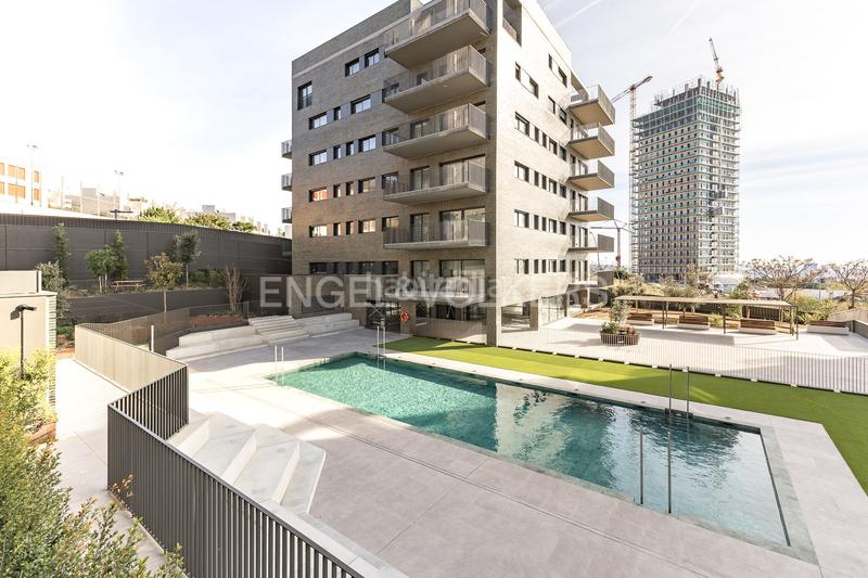 Foto c52f8f8d-d533-4ff3-844e-a3479bfb281e. Lloguer apartament amb calefacció aparcament piscina a Esplugues de Llobregat