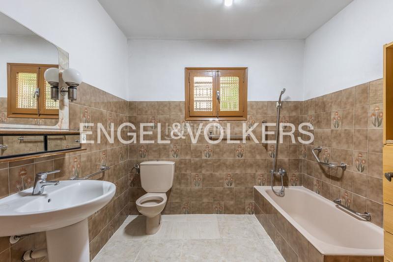 Foto a8511ae0-f2bf-48de-b80d-0939c5d218fb. Casa amb calefacció aparcament a Ca n'Aurell Terrassa