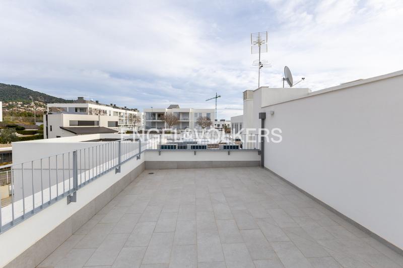 Foto ae411733-fde0-4321-a0b7-659edf26a1e7. Rent duplex with heating parking pool in Califòrnia-Santa Madrona Masnou (El)