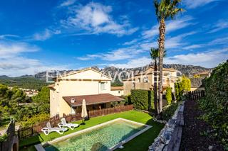 Casa a Collbató. Refugio de lujo con piscina y vistas espectaculares a montserrat