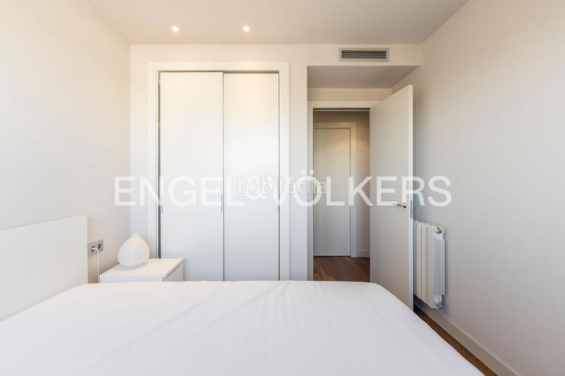 Foto 5448a09c-f533-4c37-a1aa-aa38a40f675a. Alquiler apartamento luminoso piso temporal en eixample en Barcelona