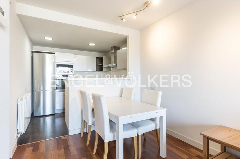 Foto be7e5a76-bc09-46b4-80ff-68300a699c55. Alquiler apartamento luminoso piso temporal en eixample en Barcelona