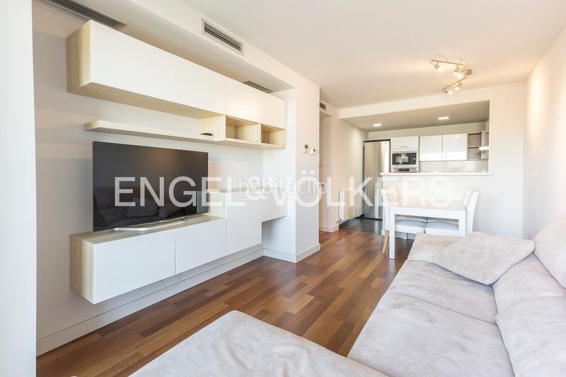 Foto 16f4910f-7f4c-4513-be15-bfe8c392f324. Lloguer apartament amb calefacció aparcament a La Nova Esquerra de l´Eixample Barcelona