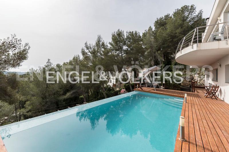 Foto 0791b652-5bd3-4fb8-aef3-c0bb1f39491b. Casa con riscaldamento parcheggio piscina in costa Cunit - els jardins - els rosers Cunit