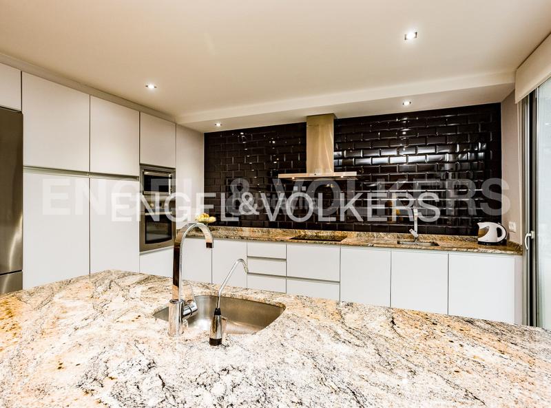 Foto 181e79cc-c0e9-4a09-8989-68bda40e1526. Casa con riscaldamento parcheggio piscina in costa Cunit - els jardins - els rosers Cunit