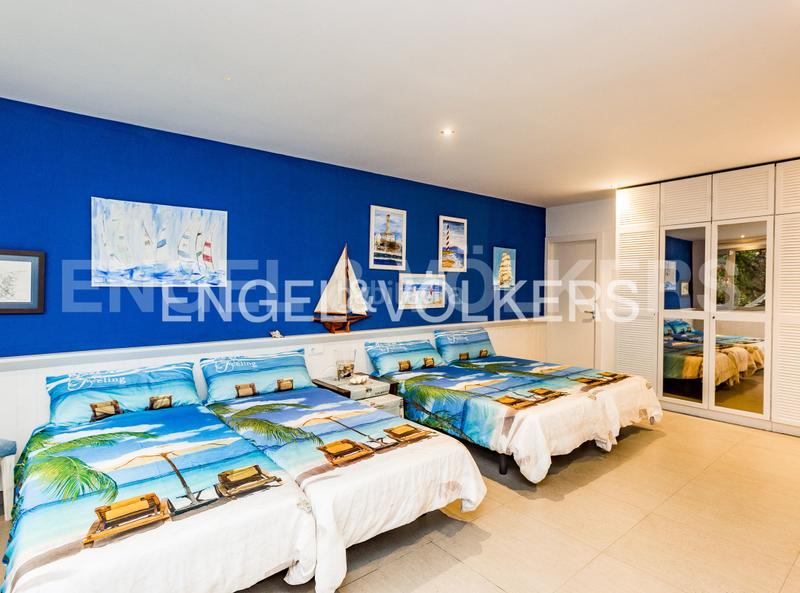 Foto 1ccc0e11-5c31-4447-bb86-7ad3b7104f7e. Casa con riscaldamento parcheggio piscina in costa Cunit - els jardins - els rosers Cunit