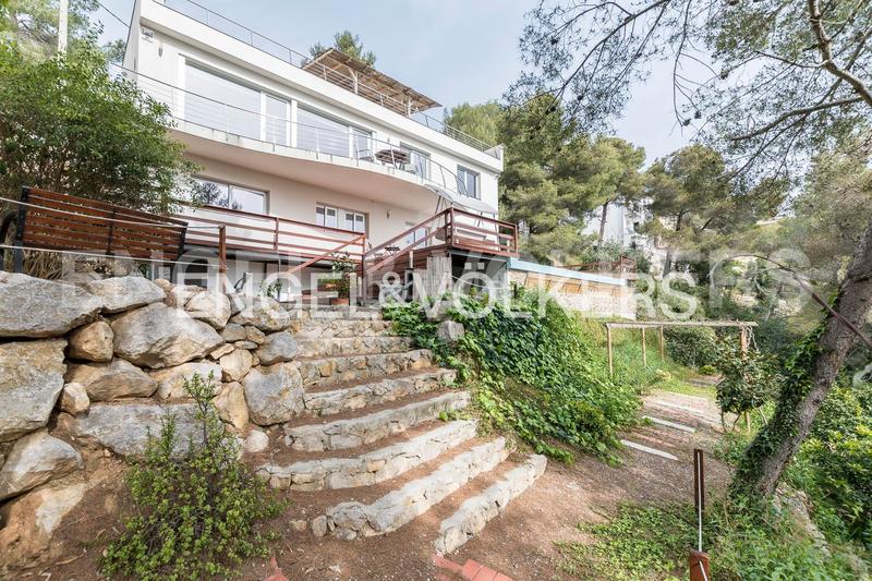 Foto 1dabdb2d-3229-4f56-94fb-3694c7f16e9c. Casa con riscaldamento parcheggio piscina in costa Cunit - els jardins - els rosers Cunit