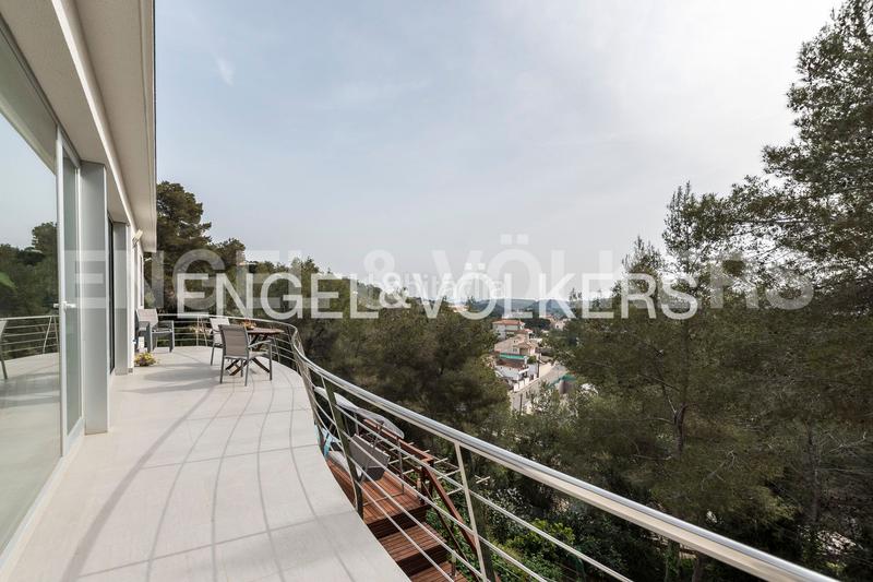 Foto 30708ae6-1551-47ce-9c31-170533cb27ed. Casa con riscaldamento parcheggio piscina in costa Cunit - els jardins - els rosers Cunit