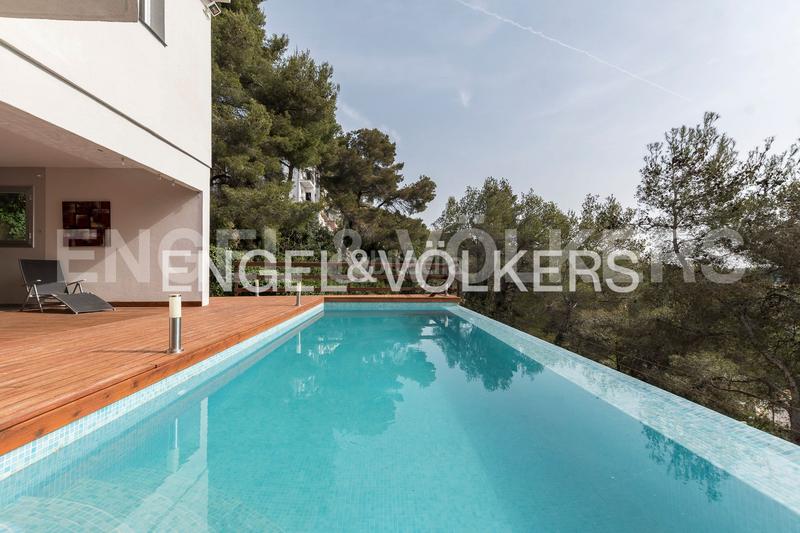 Foto 33065263-c429-47ab-ab9a-78d595b3c4a0. Casa con riscaldamento parcheggio piscina in costa Cunit - els jardins - els rosers Cunit